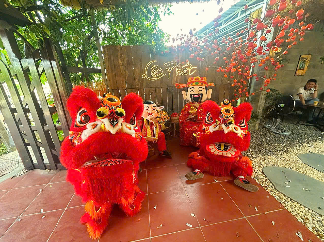 Múa lân và Thần Tài ngày khai trương