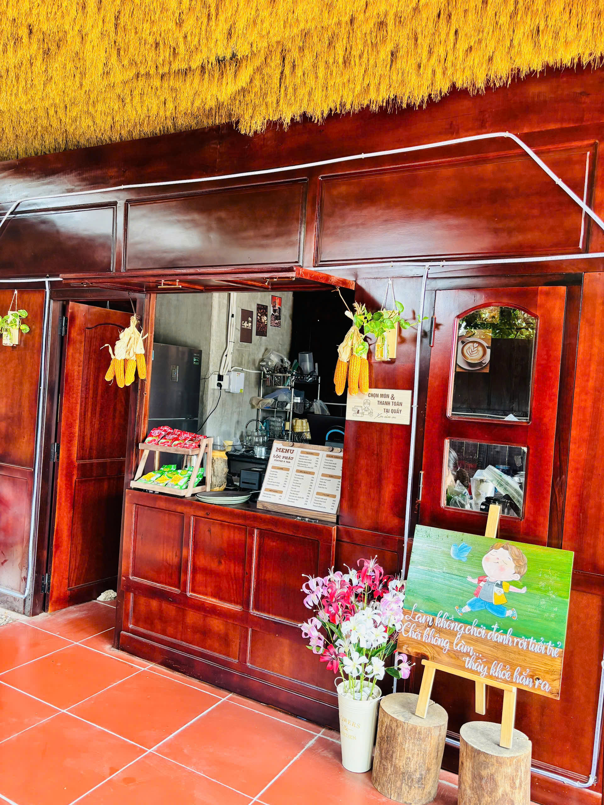 Quầy pha chế gỗ